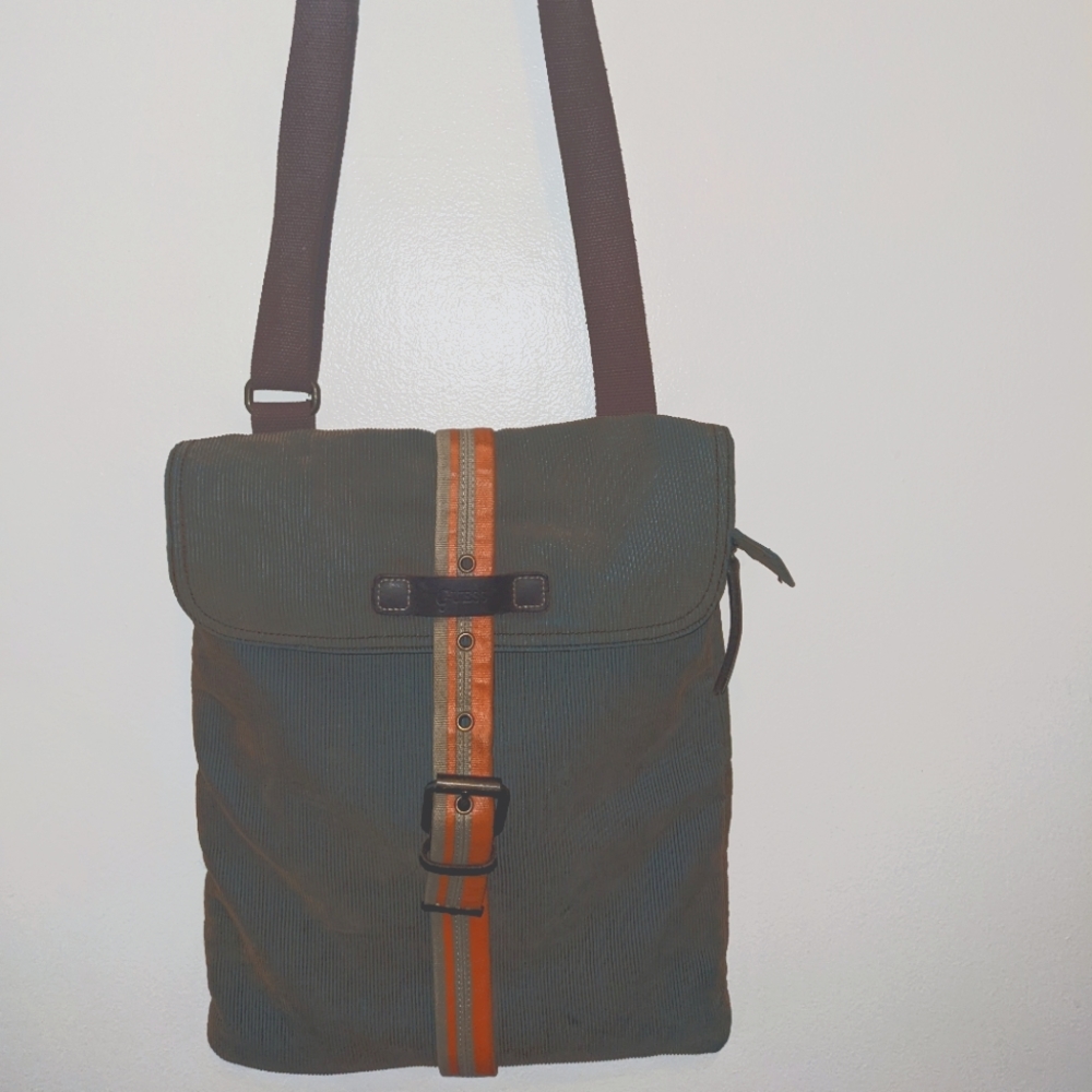 Guess used good condition medium bag